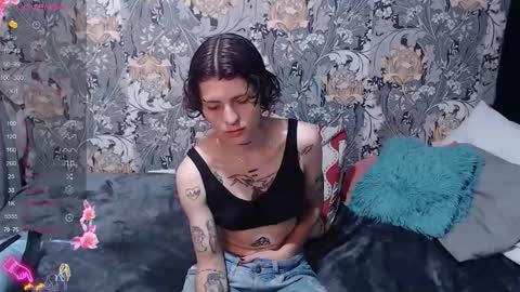 pretty_cristal22 online show from May 2026 12:32:02 PM