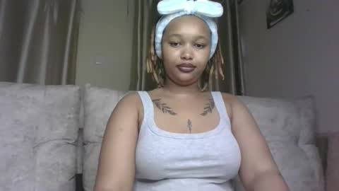 Snapshot of pretty_little_baibe chatting on November 2025 01:23:01 PM Tracy online show from November 2025 01:23:01 PM