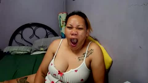 pretty_lyn08 online show from June 2026 04:09:01 PM