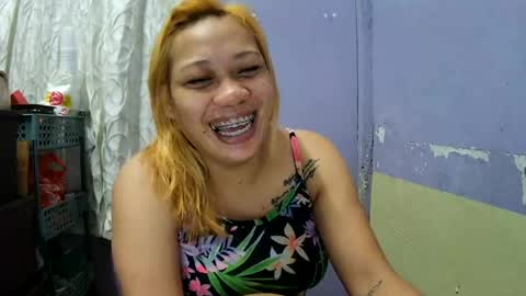 pretty_lyn08 online show from June 2026 10:42:01 AM