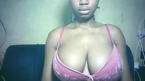 Snapshot of pretty_milan chatting on December 2025 07:35:01 AM pretty_milan online show from December 2025 07:35:01 AM