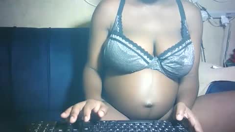 pretty_milan online show from March 2026 06:50:01 AM