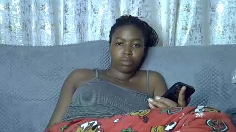 pretty_petite24 online show from March 2026 07:33:01 PM