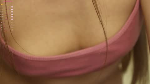 Snapshot of pretty_princess_elina chatting on February 2025 12:26:01 AM Elina online show from February 2025 12:26:01 AM