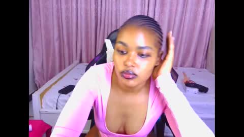 Snapshot of pretty_shally chatting on February 2026 01:28:02 AM pretty_shally online show from February 2026 01:28:02 AM