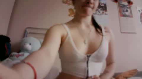 Snapshot of prettybella_7 chatting on March 2026 09:02:02 AM Bella online show from March 2026 09:02:02 AM