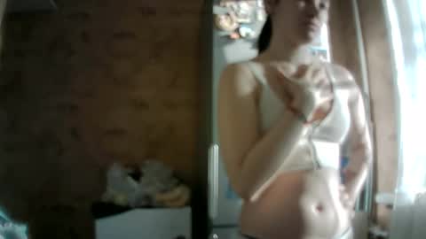 Snapshot of prettybella_7 chatting on March 2026 04:27:01 AM Bella online show from March 2026 04:27:01 AM