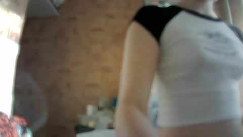 Snapshot of prettybella_7 chatting on March 2026 04:05:02 AM Bella online show from March 2026 04:05:02 AM