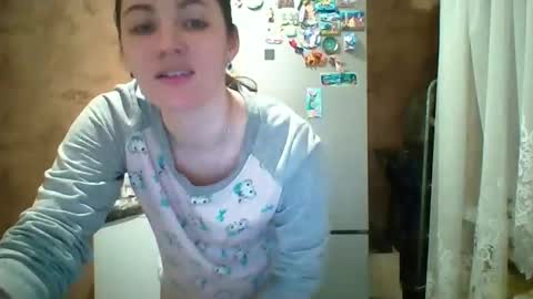 Snapshot of prettybella_7 chatting on April 2026 07:48:01 PM Bella online show from April 2026 07:48:01 PM