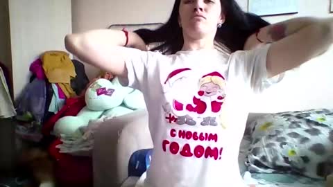 Snapshot of prettybella_7 chatting on April 2026 08:37:01 AM Bella online show from April 2026 08:37:01 AM