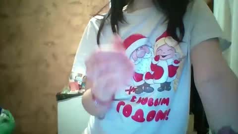 Snapshot of prettybella_7 chatting on April 2026 08:03:01 PM Bella online show from April 2026 08:03:01 PM