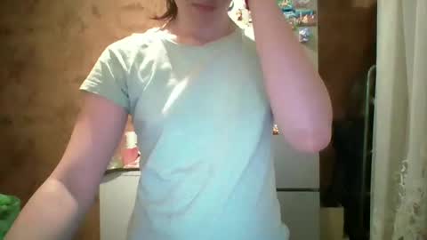 Snapshot of prettybella_7 chatting on April 2026 08:20:02 PM Bella online show from April 2026 08:20:02 PM
