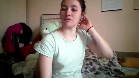 Snapshot of prettybella_7 chatting on April 2026 08:26:01 AM Bella online show from April 2026 08:26:01 AM