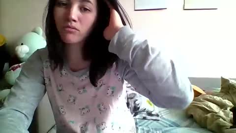 Snapshot of prettybella_7 chatting on April 2026 08:50:02 AM Bella online show from April 2026 08:50:02 AM