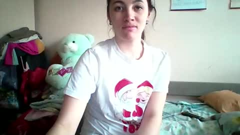 Snapshot of prettybella_7 chatting on April 2026 08:34:01 AM Bella online show from April 2026 08:34:01 AM