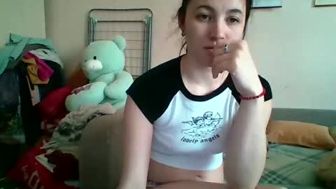 Snapshot of prettybella_7 chatting on April 2026 10:54:02 AM Bella online show from April 2026 10:54:02 AM
