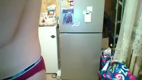 Snapshot of prettybella_7 chatting on May 2026 08:49:01 PM Bella online show from May 2026 08:49:01 PM