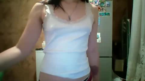 Snapshot of prettybella_7 chatting on May 2026 08:47:01 PM Bella online show from May 2026 08:47:01 PM