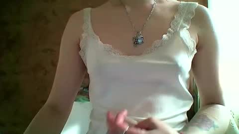 Snapshot of prettybella_7 chatting on May 2026 04:28:02 AM Bella online show from May 2026 04:28:02 AM