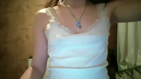 Snapshot of prettybella_7 chatting on May 2026 08:48:02 PM Bella online show from May 2026 08:48:02 PM