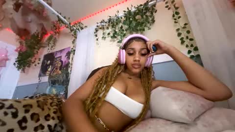 Snapshot of prettyblackgal chatting on November 2025 07:05:02 AM prettyblackgal online show from November 2025 07:05:02 AM