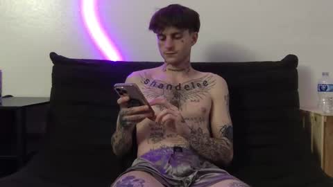 pretty boy online show from November 2025 03:06:01 AM