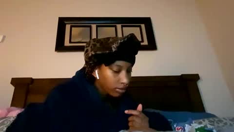 prettyfacefemale online show from October 2025 07:42:02 AM