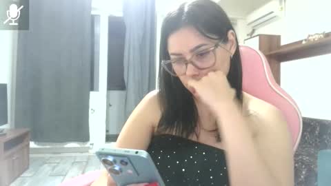 prettyjulliette online show from June 2026 10:11:02 PM