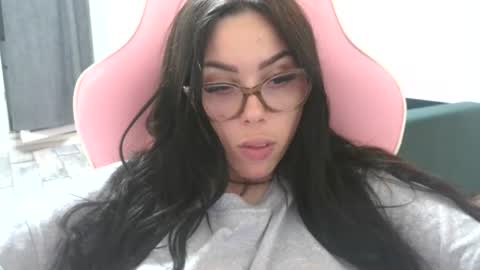 prettyjulliette online show from June 2026 11:07:01 PM