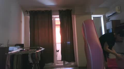prettyjulliette online show from June 2026 12:20:02 PM