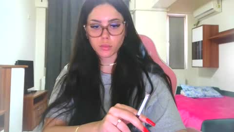 prettyjulliette online show from June 2026 03:50:02 PM