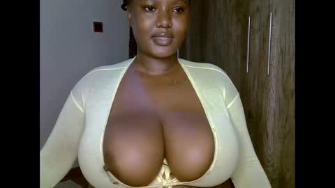 Snapshot of prettypearl_ chatting on January 2025 10:40:02 PM pearl online show from January 2025 10:40:02 PM