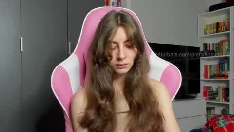 Snapshot of prettysomething chatting on November 2025 06:30:02 AM Sophie next stream will be at Monday i will wait you guys online show from November 2025 06:30:02 AM