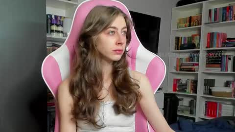Sophie  next stream will be at Monday  i will wait you guys  online show from December 2025 08:19:01 AM