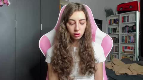 Sophie  next stream will be at Monday  i will wait you guys  online show from February 2026 09:49:02 AM