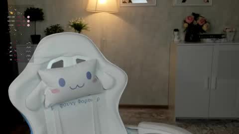 Snapshot of prettyyy_kitty chatting on November 2025 01:50:01 AM Kitty online show from November 2025 01:50:01 AM