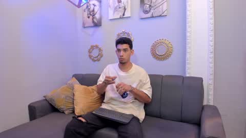 prince_arthur77 online show from February 2025 01:11:02 PM