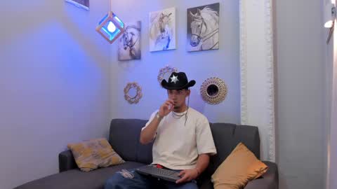 prince_arthur77 online show from February 2025 12:39:02 PM