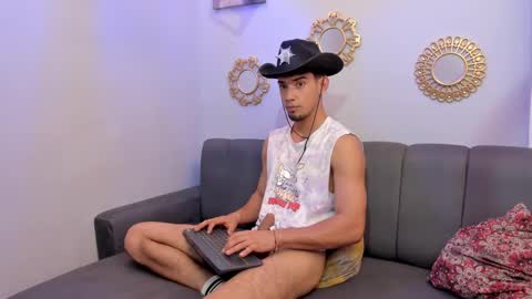 prince_arthur77 online show from February 2025 06:51:01 PM