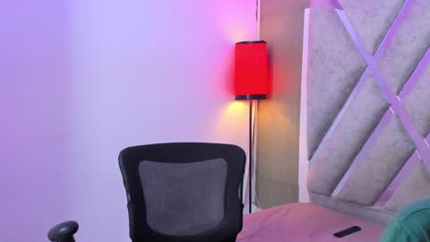 prince_arthur77 online show from September 2025 01:02:01 PM