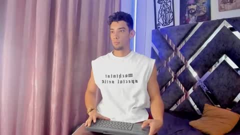 prince_arthur77 online show from October 2025 01:39:02 PM