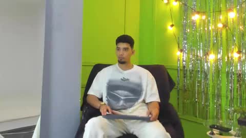 Snapshot of prince_arthur77 chatting on March 2026 04:12:02 AM prince_arthur77 online show from March 2026 04:12:02 AM