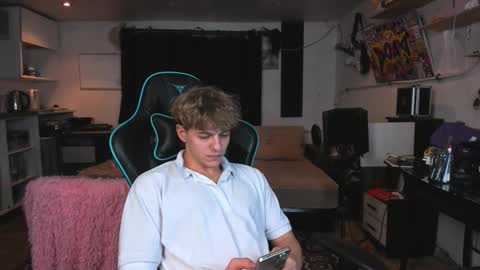 Snapshot of prince_nik chatting on December 2025 12:43:02 PM prince online show from December 2025 12:43:02 PM