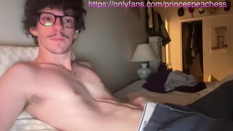 Peaches online show from October 2025 02:01:02 AM