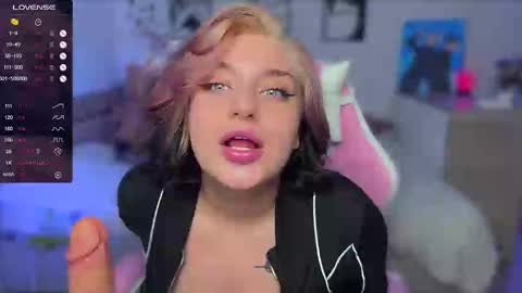 Lina online show from February 2025 07:49:01 PM