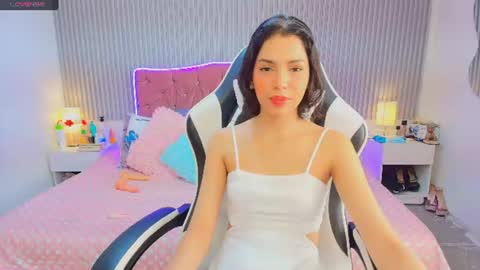 Snapshot of princess_skinny18 chatting on June 2026 09:17:01 PM princess_skinny18 online show from June 2026 09:17:01 PM