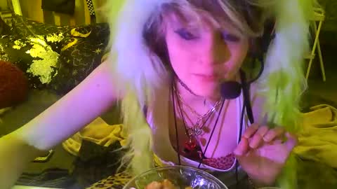 rand0mprincess online show from February 2026 02:08:01 AM