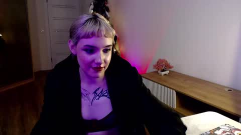 18 y.o online show from February 2025 07:10:02 PM