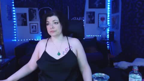 PenneyLayne online show from April 2026 12:03:02 PM