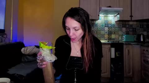 LUCY -----    online show from March 2025 06:18:01 PM